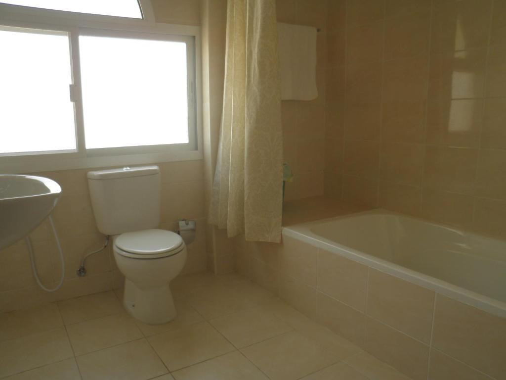 Hamasa Plaza Hotel Al Buraimi Rum bild